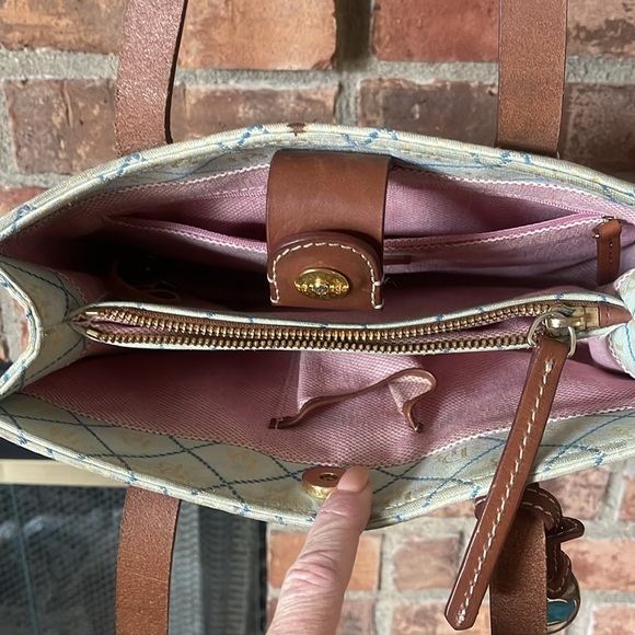 Dooney and Bourke Signature Snap Closure Multi Compartment Shoulder Bag Purse - Picture 7 of 9